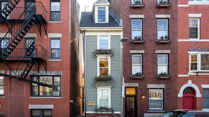 Cea mai mică și fascinantă casă costă o avere: de ce are 3 metri lățime