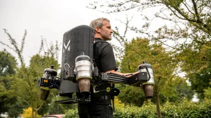 Oricine poate zbura cu acest jetpack cu pilot automat: în ce domeniu ar putea ajuta