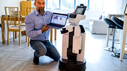 Medicii folosesc un robot controlat de la distanță pentru a ajuta în azilurile de bătrâni