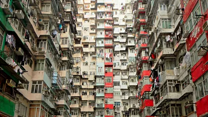 Cum e să trăiești în Hong Kong: chinezii se bat pe apartamente minuscule, cât două paturi matrimoniale
