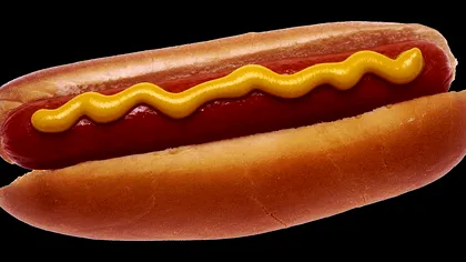 Trăiești mai puțin dacă mănânci hotdog: cât îți afectează sănătatea, de fapt