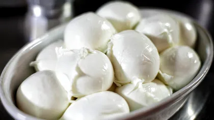 Mozzarella de laborator reprezintă viitorul: compania care a renunțat la vaci pentru brânză