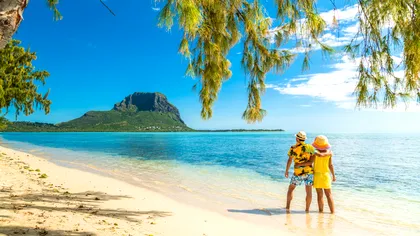 Românii vor la soare în vacanță: unde plecăm de Revelion