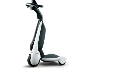 Toyota lansează noul scuter electric. Pentru cine este conceput vehiculul pe trei roți, unde îl găsești
