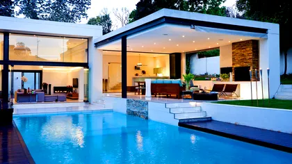 Țara în care Fiscul caută, cu satelitul, cetățenii care și-au construit piscine și nu le-au declarat la stat