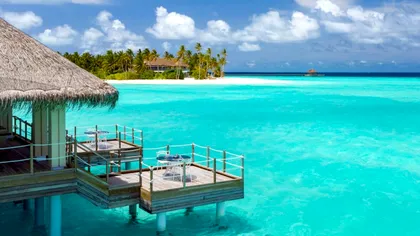 În plină pandemie, românii cu dare de mână se relaxează pe insule exotice: revin cursele charter