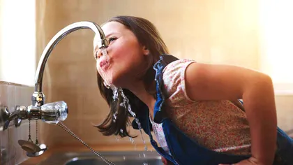 Doar asta nu se mai scumpise în România: după gaze naturale și energie electrică, apa curentă devine un lux