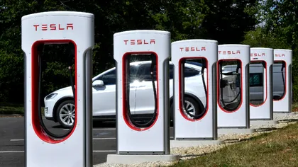 Tesla continuă expansiunea: ce vrea Elon Musk să adauge în stațiile de încărcare
