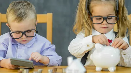 Cum sunt educați financiar copiii din România, de către părinții lor: datele sunt interesante