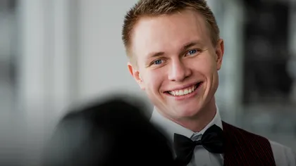 Angajații românii din ospitalitate, un dezastru: educația inexistentă, salariile mici, bacșișuri mari