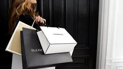 Pe ce mai sparg oamenii banii, în pandemie: produse de lux, dar la mâna a doua
