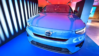 Volvo investește în mașini electrice: parteneriatul care îi rezolvă o problemă majoră