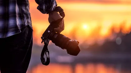 Ce nu trebuie să lipsească din geanta unui fotograf, în 2022: accesoriile care îți fac viața mai ușoară
