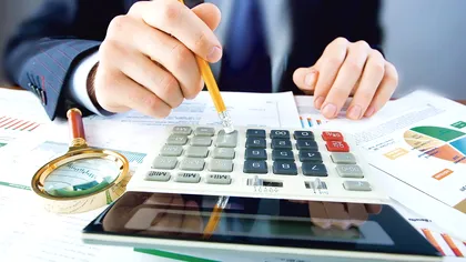 Chiar dacă o ducem greu, tot nu renunțăm la cheltuieli: cum se mai comportă românii în pandemie