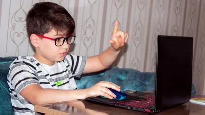 Consecința îngrijorătoare a pandemiei: copiii sunt cei mai afectați, din cauza laptopurilor, tabletelor, telefoanelor