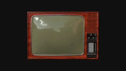 Cât stau românii la televizor, în fiecare zi: ar mai acoperi un loc de muncă cu jumătate de normă