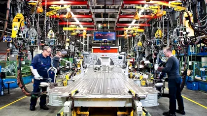 Industria auto, schimbări importante: cum se clasează mașinile clasice față de cele electrice