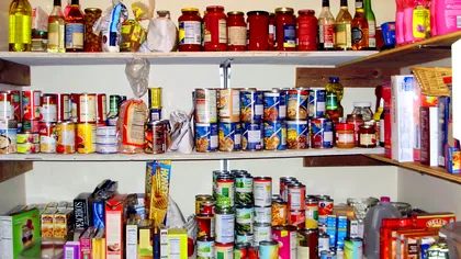 Opt alimente care nu expiră niciodată: proviziile care te-ar salva de la foamete și peste zeci de ani