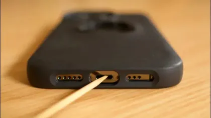 Cum îți cureți mufa de încărcare la telefon, iPhone sau Android: de ce se să-ți faci un obicei din asta