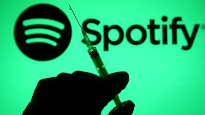 Spotify „drege busuiocul”, după scandalul din jurul lui Joe Rogan: ce decizie a luat gigantul