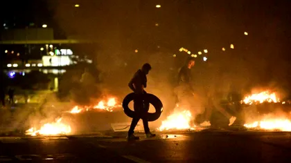 Demonstrații violente în Suedia. Extremiștii au ars Coranul pe stradă. Mai mulți polițiști și protestatari au fost răniți