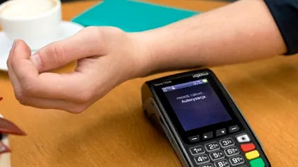Implantul de microcip care te ajută să faci plăți fără card, telefon sau smartwatch: câți oameni ar folosi tehnologia, în realitate