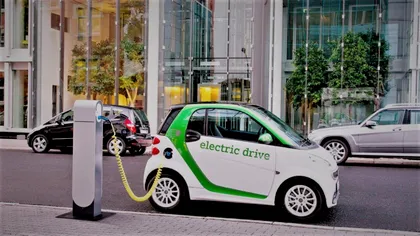Bateriile mașinilor electrice, în vizorul autorităților române: la ce ajută decizia ANRE