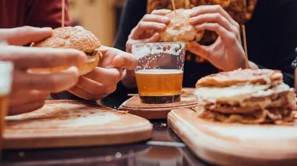 De ce să nu combini maioneza cu alcoolul, de fapt. Sfaturile specialiștilor în nutriție, de Paște