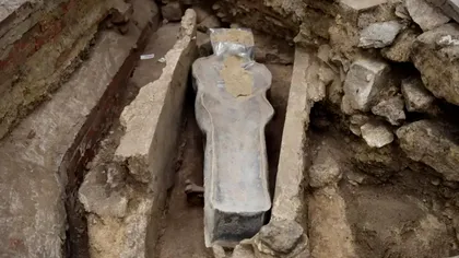 Sarcofagul misterios descoperit în Franța: ce se întâmplă cu artefactul scos la suprafață