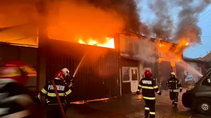 Hală cu produse electrocasnice din Sibiu, în flăcări. Pompierii au intervenit de urgență