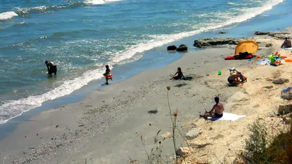 Ce fac românii frecvent pe plajă, iar apoi se plâng că în România nu este ca în Grecia: ghid de comportament al turistului civilizat