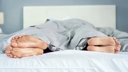De ce e mai bine să dormi cu partenerul, decât singur: ce spun cercetătorii
