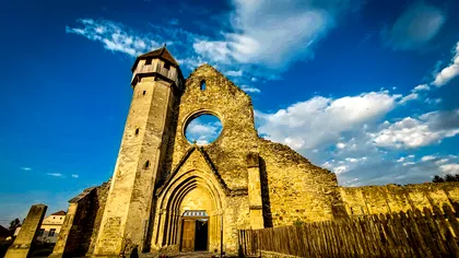 Legenda ruinelor de la Cârța: Abația Cisterciană, casă pentru spirite și platou de filmare pentru filmul de groază The Nun