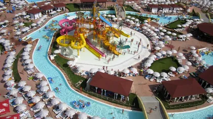 Panică la parcul acvatic de distracții Divertiland. Un adolescent s-a prăbușit de la mare înălțime