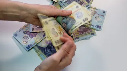 Scenariu sumbru pentru românii datori la bănci: ce dobânzi îi așteaptă, în curând