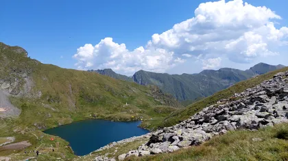 Cum ajungi la Lacul Capra și de ce merită să te cațări până acolo