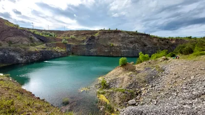 Lacul de Smarald, locul din România unde trebuie neaparat să ajungi. Producătorii unui serial celebru au ales această zonă pentru filmări