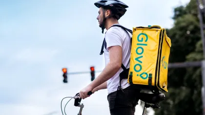 Marele scandal cu Glovo. Acuzații la nivel înalt, e-mailuri interne de tipul filmului mafiot 