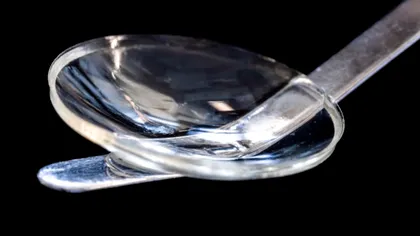 Oamenii de știință au redat vederea mai multor adulți: ce este implantul de cornee sintetic