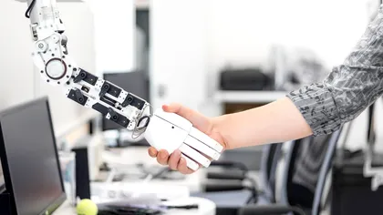 Angajații își pierd locurile de muncă din cauza inteligenței artificiale: care este riscul real, conform ultimelor studii