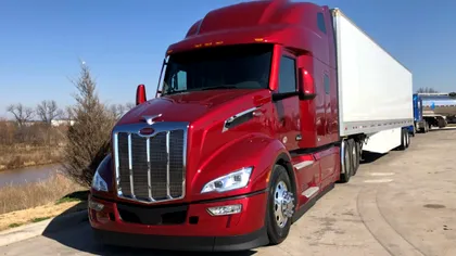 Un cuplu și-a schimbat modul de a trăi: cum au transformat un camion în casa visurilor lor