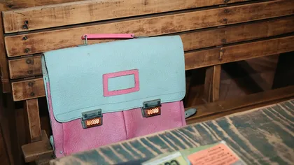 Cât cântărea, cu aproximație, un ghiozdan comunist și ce conținea