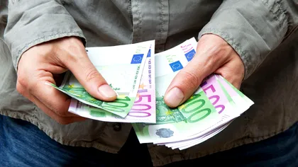 Câți români câștigă peste 2000 de euro pe lună, net: acesta este vârful piramidei salariilor din România. Ce fac oamenii cu banii