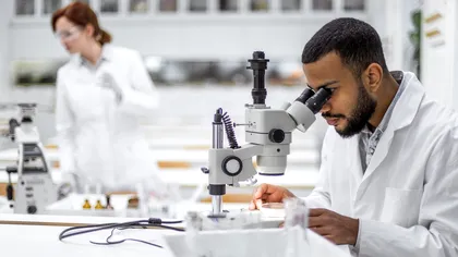 Acest mic microscop nou ar putea fi folosit pentru a accelera tratamentul cancerului de sân: ce au descoperit cercetătorii