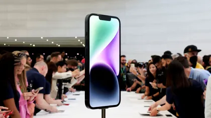 iPhone-ul cu clapetă, pe modelul Galazy Z Flip: trebuie să-ți vinzi casa, să ți-l permiți, e isterie pe tot internetul