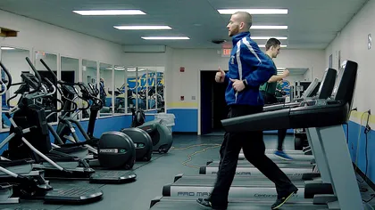 Sună bizar, dar mersul înapoi este cu adevărat foarte bun pentru tine