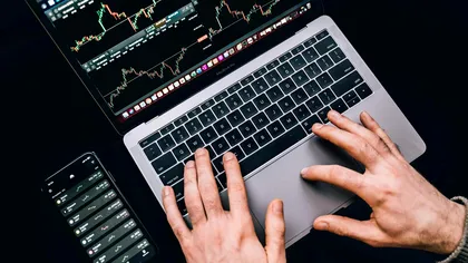 Cum acționează brokerii falși pe internet, în 2022: la ce trebuie să fii atent, cum eviți fraudele