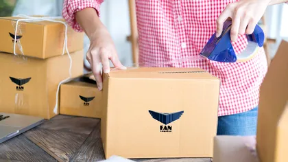 INTERVIU Fan Courier - Cât muncește, cât câștigă un curier și cum e perioada sărbătorilor pentru ei