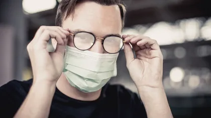 Te-ai săturat să ți se aburească ochelarii? Această tehnologie te scapă de problemă