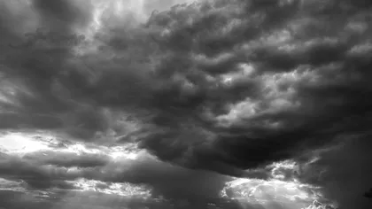 EXCLUSIV. Fenomen rar, miercuri dimineață, în București și în alte orașe din România. Cum explică experții faptul că a fost întuneric afară până aproape de ora 9